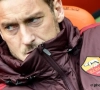 VIDEO: Geniale Totti pest zijn ploegmaats op de bank!