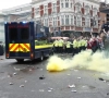 VIDEO: Relschoppers vallen United-spelersbus aan, match (voor even) uitgesteld