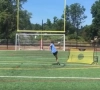 Meisjes kunnen niet voetballen? Zij bewijst op training iets helemaal anders