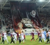 Boeren van Essevee prikken terug naar Kortrijk met heerlijke tifo, inclusief logo op riek