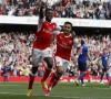 Arsenal knalt dankzij absolute wereldgoal voorbij United en helpt City (mét beelden)