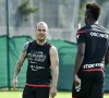 Ex-topvoetballer Wesley Sneijder neemt trainer Ajax en scheidsrechters op de korrel: "De VAR in slaap gesust"