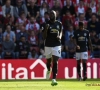 Dankzij Big Rom blijven de clubs uit Manchester samen op kop, maar Benteke valt geblesseerd uit