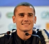 Supercupwinnaar Griezmann (Atlético Madrid) kan het zich niet laten om met rivaal Ramos (Real Madrid) te lachen