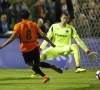 Twee Deinzenaars met paars-wit bloed nekken blauw-zwart (en krijgen zelfs felicitaties van Jordan Lukaku)