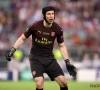 Petr Cech blinkt al meteen uit in zijn eerste ijshockeywedstrijd