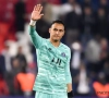 🎥 Supporter Montpellier gooit waterflesje tegen het hoofd van PSG-doelman 