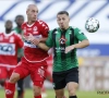 KV Kortrijk-speler wordt op middenstip verrast met trofee van Kerel van het Seizoen