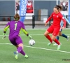 🎥 Doelvrouw torpedeert aanvalster in Eredivisie ... en krijgt slechts geel