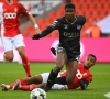 Emmanuel Agbadou komt goed weg met zijn rode kaart!