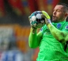 🎥 Danny Vuković krijgt mooi afscheid: Genk-supporters wuiven doelman voor zijn huis uit met Bengaals vuur en spandoeken 