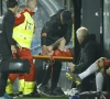 Zware blessure voor Indy Boonen? Middenvelder wordt met brancard van het veld gedragen