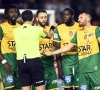 Supporters Waasland-Beveren zingen anti-Waalse leuzes, Moeskroen-fans en -spelers reageren schitterend