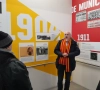 Uytterhoeven stelt trots nieuwigheid in stadion KV Mechelen voor: "Foto van mezelf? Die mens zag er vroeger beter uit"