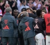 🎥 Vincent Kompany tilt de Bundesliga-trofee omhoog, Thomas Müller schittert als ster van de avond: het feest is compleet bij Bayern München