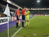 Anderlecht-spelers gingen bewust protesteren: "Anders riskeer je dat de ref zijn lijnrechter volgt"