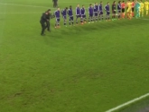 We houden ons hart vast voor zondag: het veld van Anderlecht lijkt op kraterzone