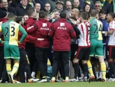Degradatiekraker met Mbokani ontaarde al na 3 minuten: Sunderland-back tegen de reclameboarding gekatapulteerd (met beelden!)