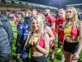 Deze schaars geklede dames stalen (op een belachelijke manier) de show tijdens Kortrijk-Standard