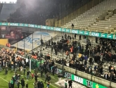 Cercle-aanhang pakt uit met opvallende actie in het bezoekersvak om de Beerschot Wilrijk-fans te herinneren aan de verloren promotiefinale