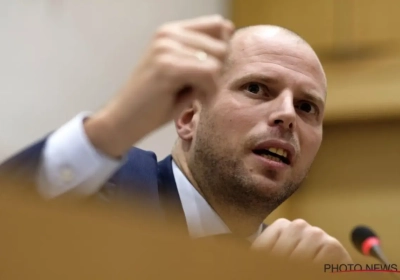 Minister Theo Francken moet excuses aanbieden aan Brugs slachtoffer na sarcastische post (die hij ook verwijderde)