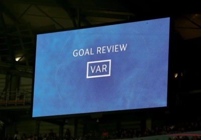 VAR steeds meer onder vuur: dit revolutionaire systeem kan het voetbal redden