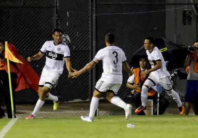 Roque Santa Cruz krijgt niet genoeg van het voetbal