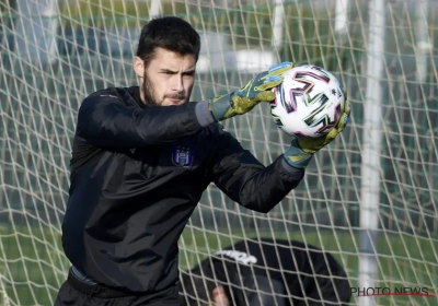 Met een welgemikte penalty: ex-doelman van Anderlecht, Genk en Cercle trapt zijn club naar hoogste niveau