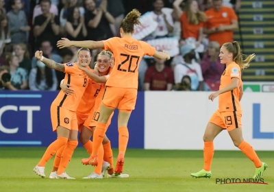 Oranje Leeuwinnen slepen na achterstand en blessures dan toch gelijkspel uit de brand op EK voetbal