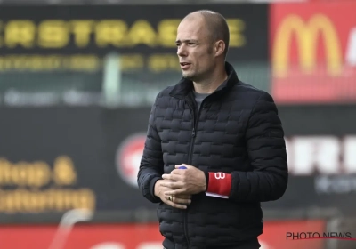 Voormalige KV Mechelen-coach krijgt stevige kritiek in Nederland: "Dan kan je beter je contract verscheuren"