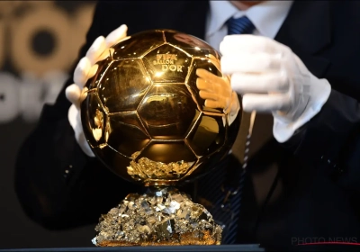 Journalist benaderd om de stemming van de Gouden Bal te beïnvloeden, maar... hij speelt klokkenluider