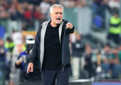 OFFICIEEL: The Special One tekent zijn contract bij SL Benfica op een héél speciale manier