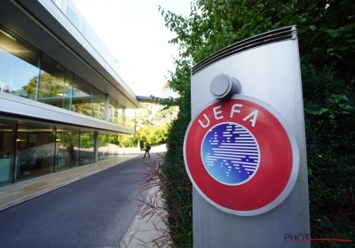 Succestrainer filmde jarenlang zijn speelsters in kleedkamer: UEFA grijpt hard in
