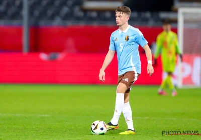 🎥 Óngezien: tegenstander van Matteo Dams wordt gek en schopt hulpverlener in Aziatische Champions League