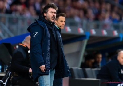 🎥 NAC Breda-coach Carl Hoefkens kookt van woede en haalt snoeihard uit naar "arrogante" scheidsrechters