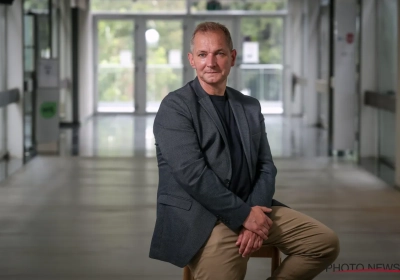 Eigen lof stinkt? Karl Vannieuwkerke steekt pluim op... eigen hoed na promotie