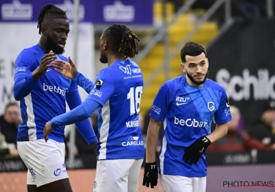 Interland verloopt niet zoals gehoopt voor hem: KRC Genk-speler met hoofdblessure per draagberrie van het veld