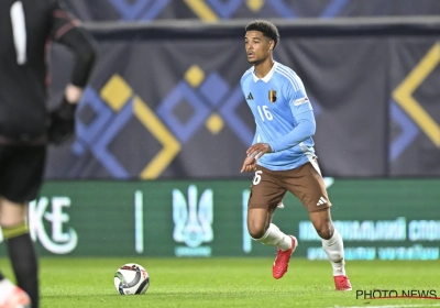 Steven Defour weet aan wie Koni De Winter een voorbeeld moet nemen: "Dan was je je knieschijf kwijt"