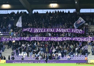 📷 Supporters Beerschot komen met duidelijk spandoek en willen één man