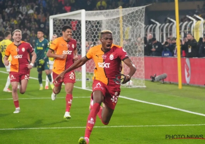 🎥 GENIALE BEELDEN! Twee miljoen voetbalgekke Turken zien hoe Dries Mertens dé toptransfer van Galatasaray welkom heet