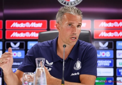 Feyenoord-trainer Robin van Persie héél gefrustreerd, ook met eigen fans: "Zo lopen we transfers mis"