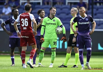 Controversieel doelpunt Zulte Waregem met hulp van de ref: dit zegt het reglement erover