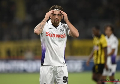 Besnik Hasi met de handen in het haar: blessure Bertaccini kan behoorlijk serieus zijn