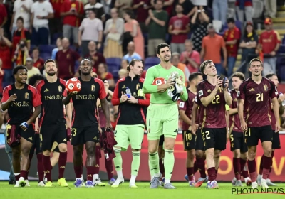Ai ai De Cuyper! Rode Duivel loopt blessure op na duw tegen reclameborden