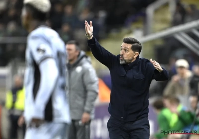 Besnik Hasi nog meer onder druk na flauwe vertoning Anderlecht: "Ik begrijp de fans"