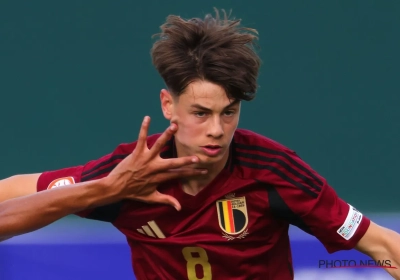 Jonge Duivels walsen over Fiji op WK, maar héél vreemde rode kaart overschaduwt gala-avond