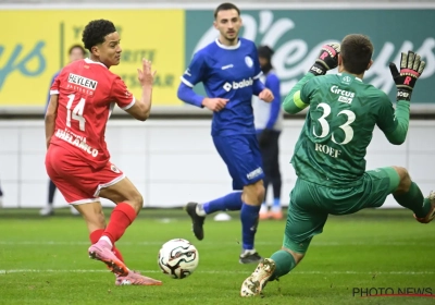 Davy Roef prikt zeer stevig richting Ivan Leko