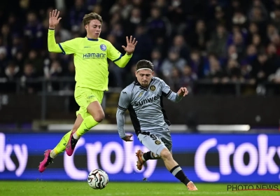 📷 Vanhaezebrouck, De Vlieger en de supporters laten zich uit: rood voor Gent? Strafschop Anderlecht?