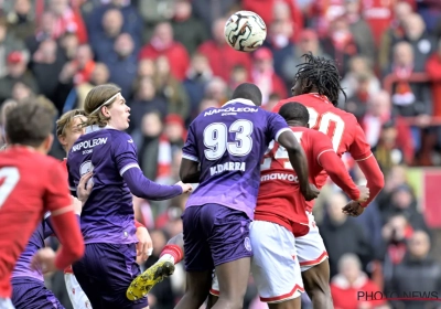 LIVE: Even opstootje op het veld, maar Lambrechts lost het op met twee keer geel