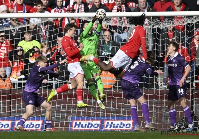 "Een bende voetballende schoolkinderen": Anderlecht afgemaakt na dramatische Clasico 